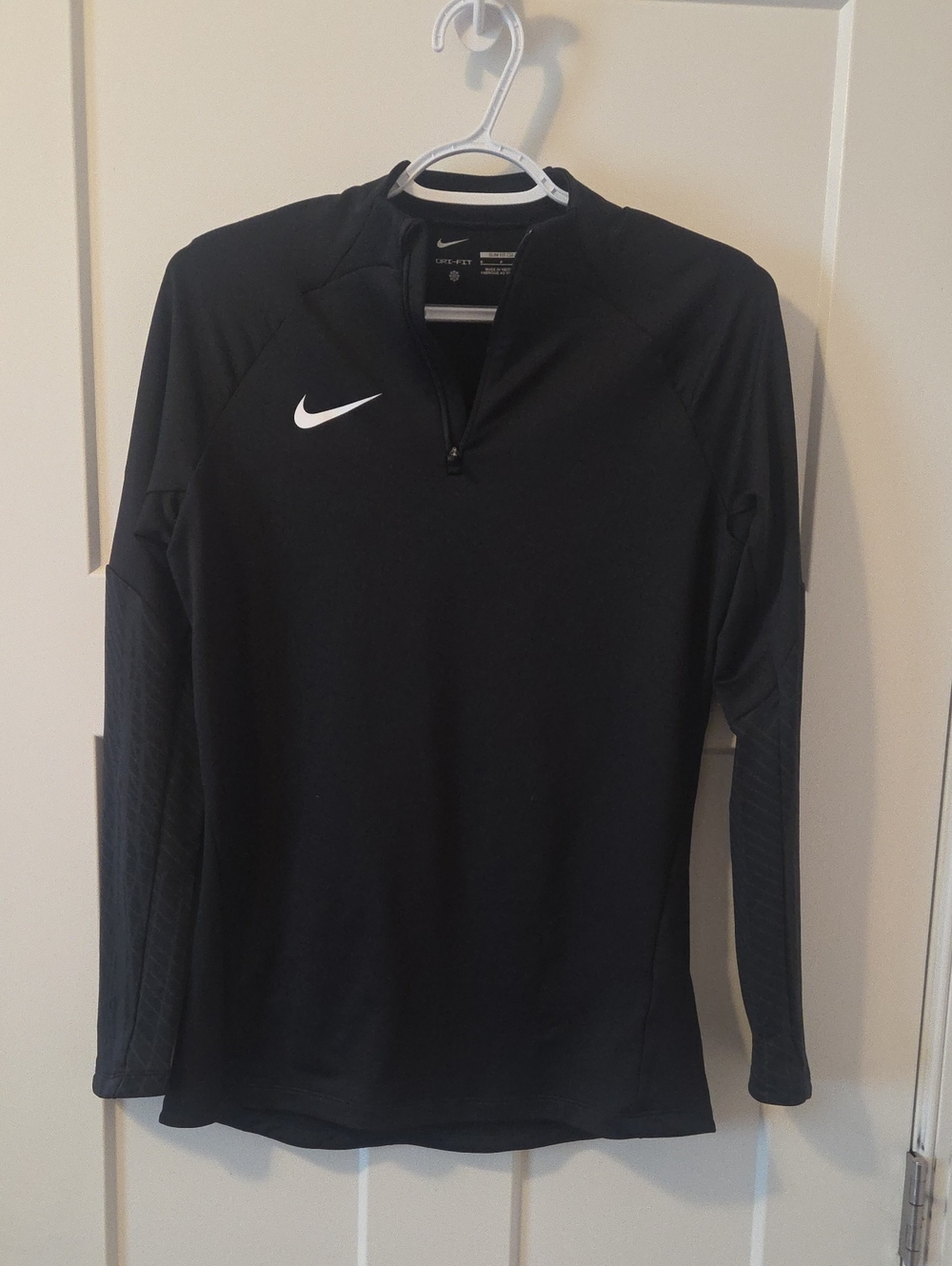 Nike Women’s Black Quarter-Zip Performance Pullover